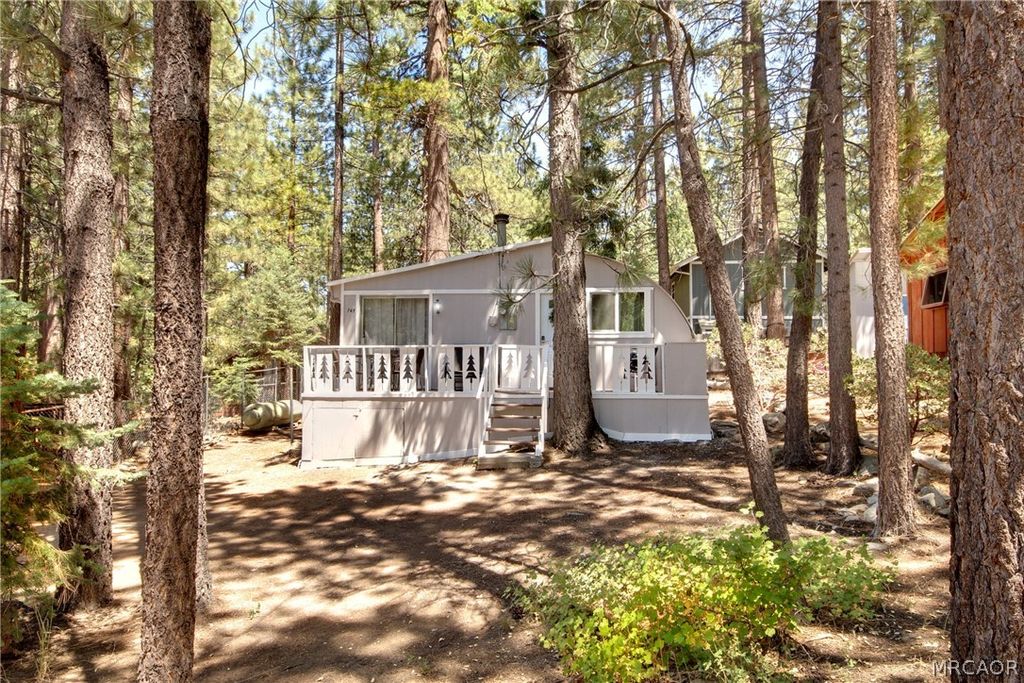 Photo of 745 Eureka Drive, Big Bear Lake, CA 92315 (MLS # 32600813)