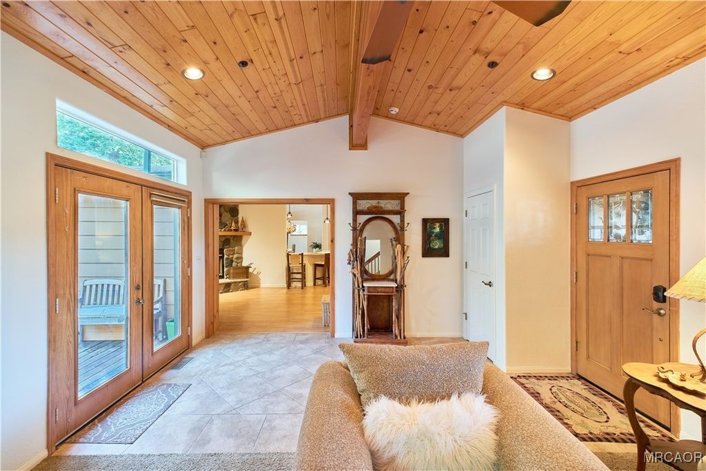 Photo of 39519 Lakeview Pines Road, Big Bear Lake, CA 92315 (MLS # 32502273)