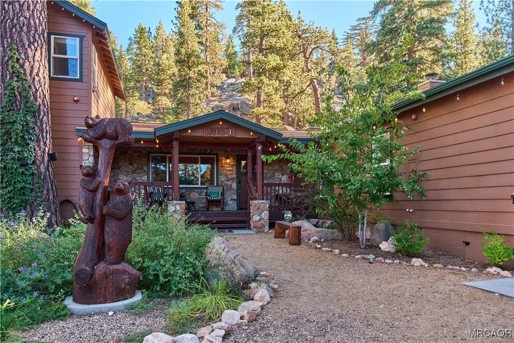 Photo of 39519 Lakeview Pines Road, Big Bear Lake, CA 92315 (MLS # 32502273)