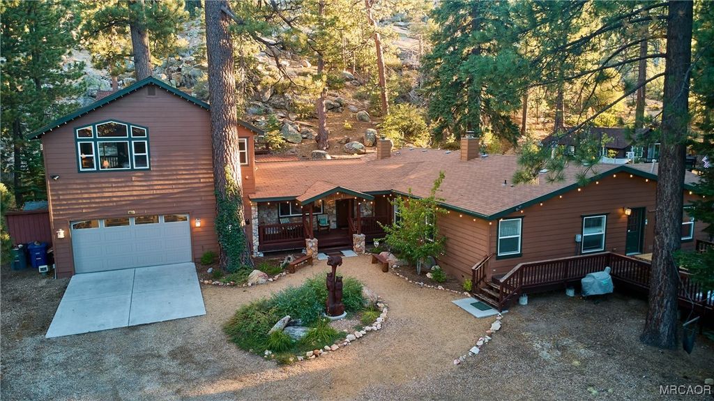 Photo of 39519 Lakeview Pines Road, Big Bear Lake, CA 92315 (MLS # 32502273)