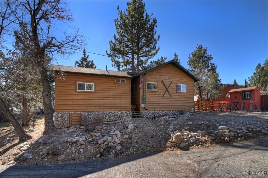 Photo of 687 Villa Grove Avenue, Big Bear City, CA 92314 (MLS # 32600159)