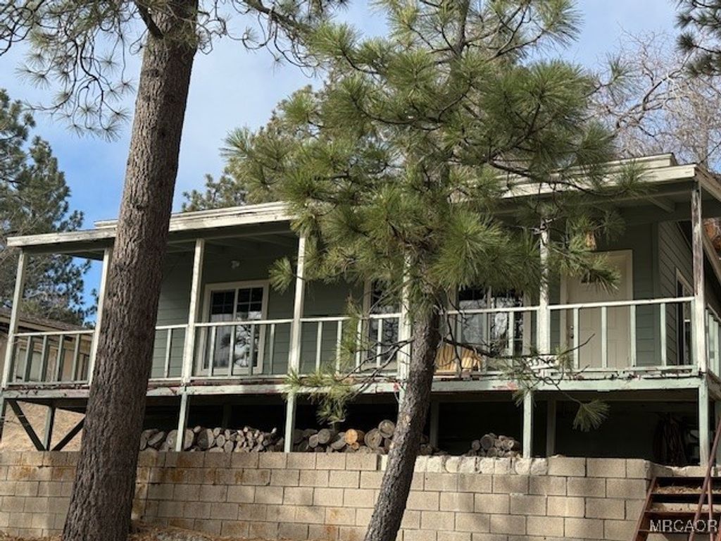 Photo of 33058 Juniper Lane, Green Valley Lake, CA 92341 (MLS # 32600143)