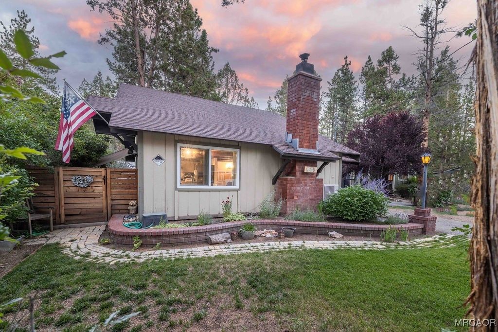Photo of 945 Tinker Bell Avenue, Big Bear City, CA 92314 (MLS # 32502781)