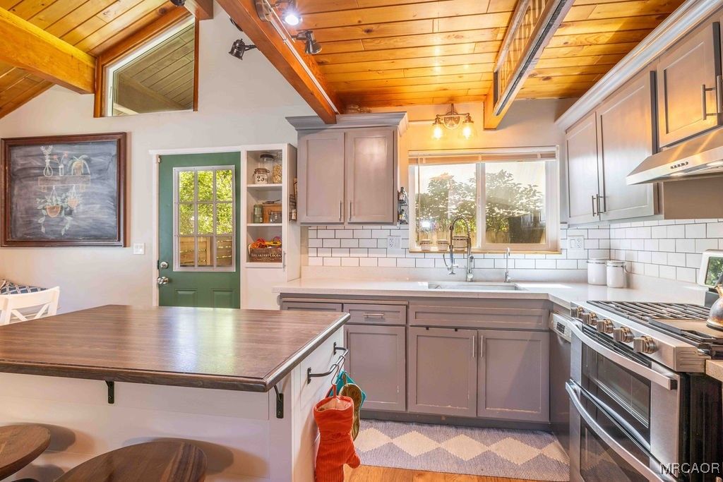 Photo of 945 Tinker Bell Avenue, Big Bear City, CA 92314 (MLS # 32502781)