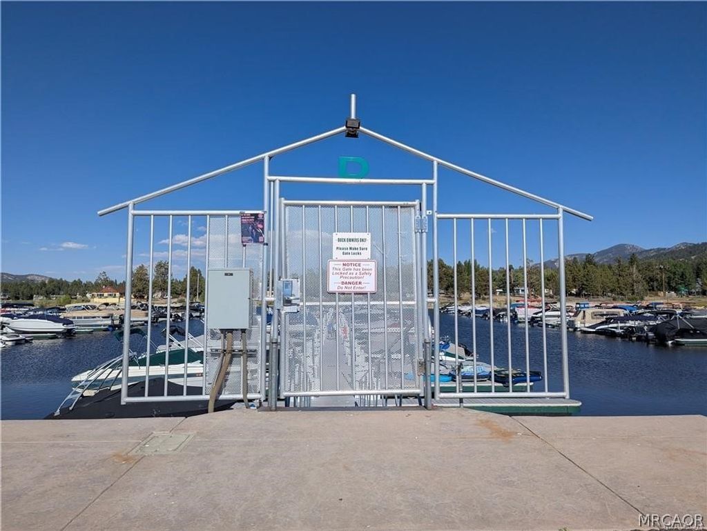 Photo of 400 Pine Knot Boulevard #D-3, Big Bear Lake, CA 92315 (MLS # 32600770)