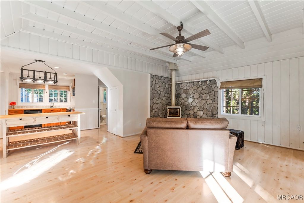 Photo of 784 Sierra Vista Drive, Twin Peaks, CA 92391 (MLS # 32502557)