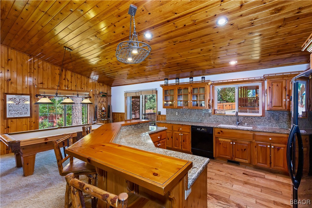 Big Bear Lake, California, 92315, United States, 5 Bedrooms Bedrooms, ,4 BathroomsBathrooms,Residential,Active,2025953