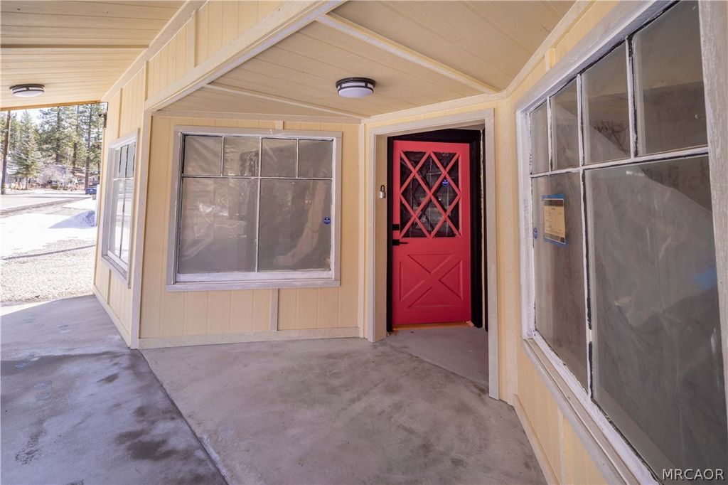 Photo of 39195 North Shore Drive, Big Bear Lake, CA 92333 (MLS # 32601026)