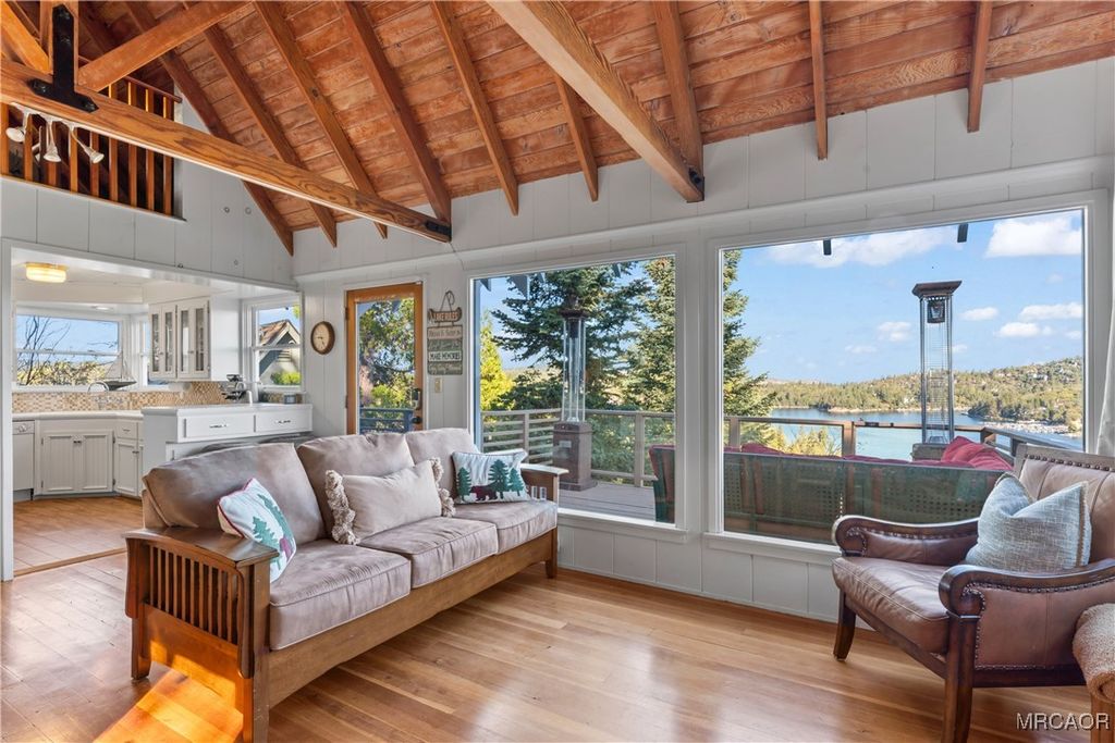 Photo of 347 Emerald Drive, Lake Arrowhead, CA 92352 (MLS # 32502440)