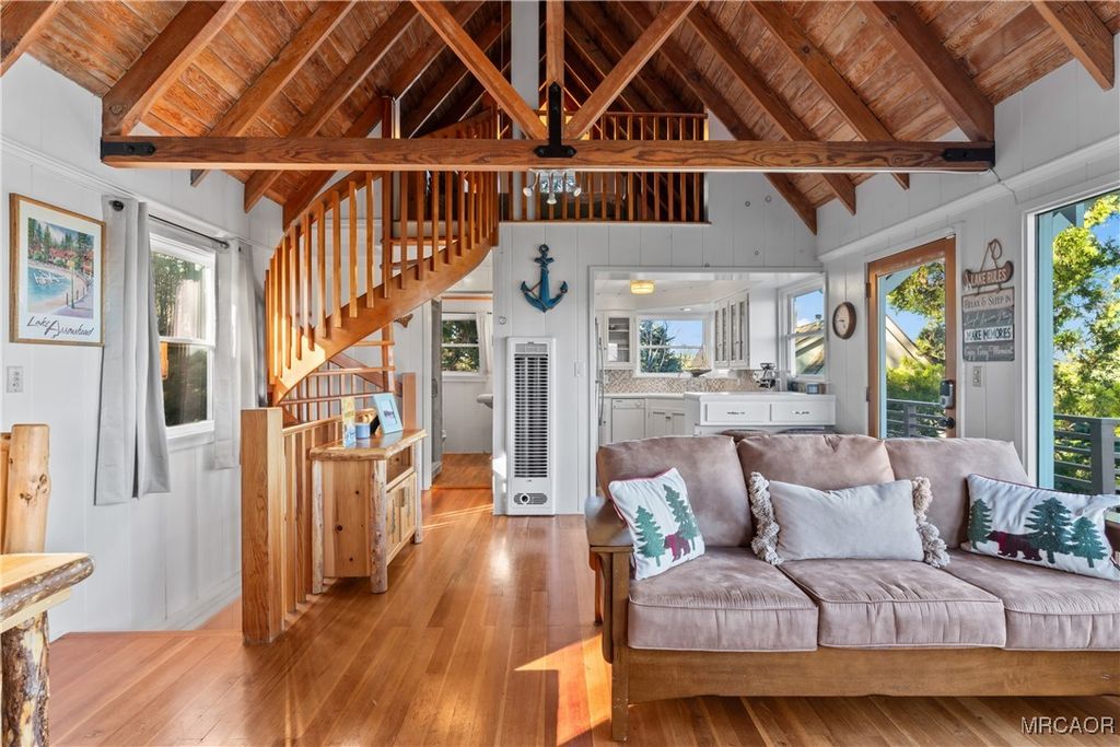 Photo of 347 Emerald Drive, Lake Arrowhead, CA 92352 (MLS # 32502440)