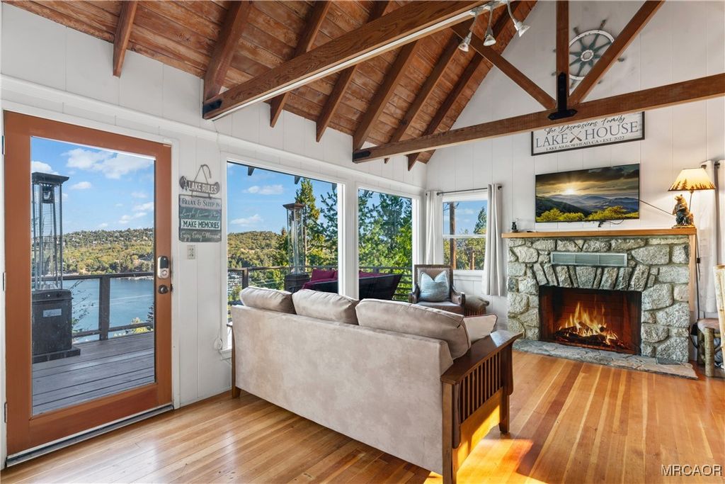 Photo of 347 Emerald Drive, Lake Arrowhead, CA 92352 (MLS # 32502440)