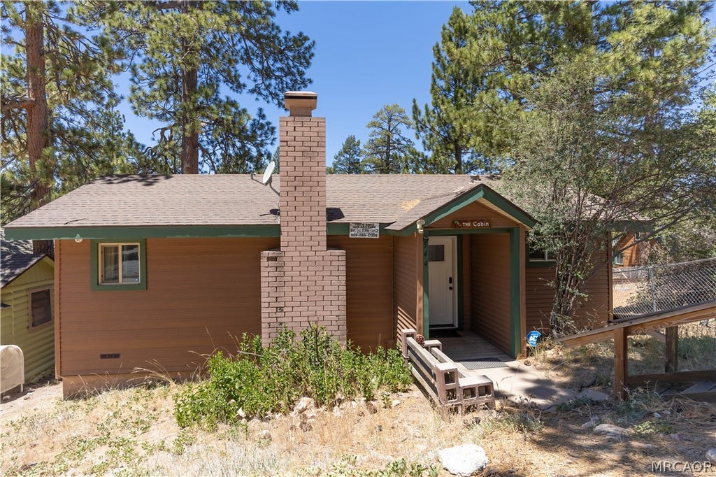 Photo of 544 Vista Lane, Big Bear Lake, CA 92315 (MLS # 32601529)