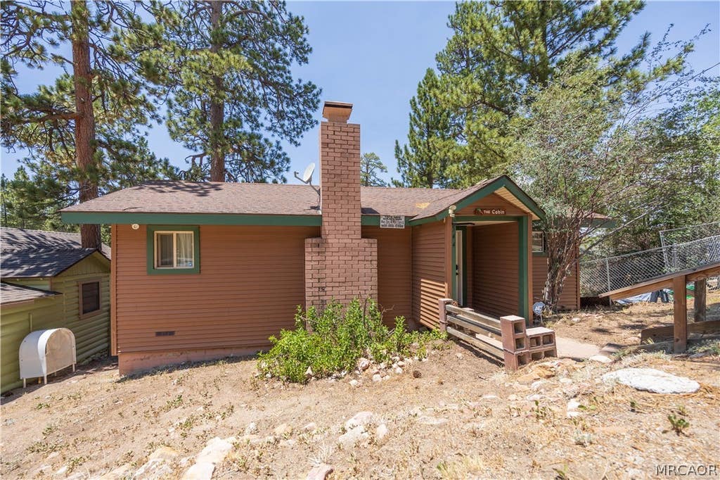 Photo of 544 Vista Lane, Big Bear Lake, CA 92315 (MLS # 32601529)