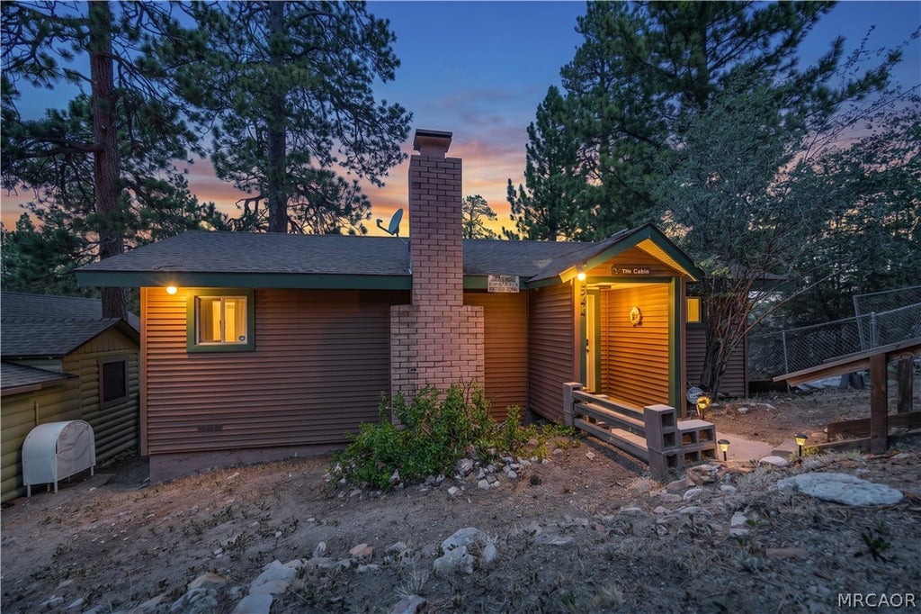 Photo of 544 Vista Lane, Big Bear Lake, CA 92315 (MLS # 32601529)