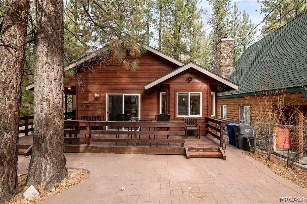 Photo of 42612 La Placida Avenue, Big Bear Lake, CA 92315 (MLS # 32600973)