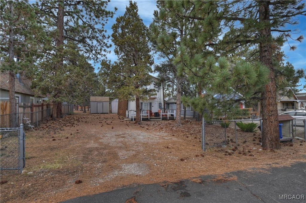 Photo of 170 Wabash Lane, Sugarloaf, CA 92386 (MLS # 32501386)