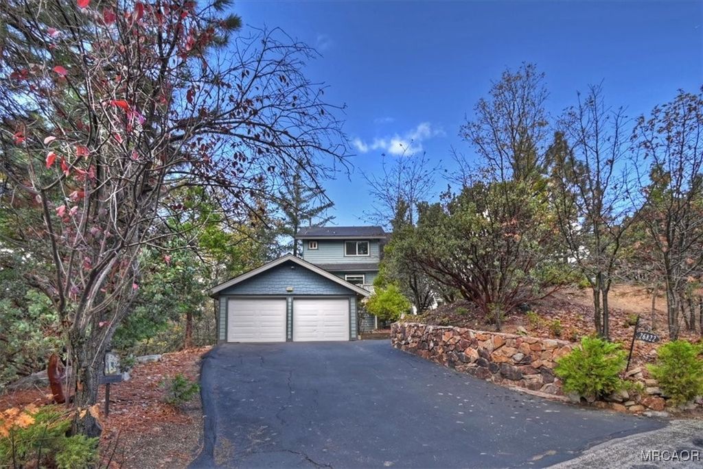 Photo of 26822 Huron Road, Lake Arrowhead, CA 92352 (MLS # 32502681)