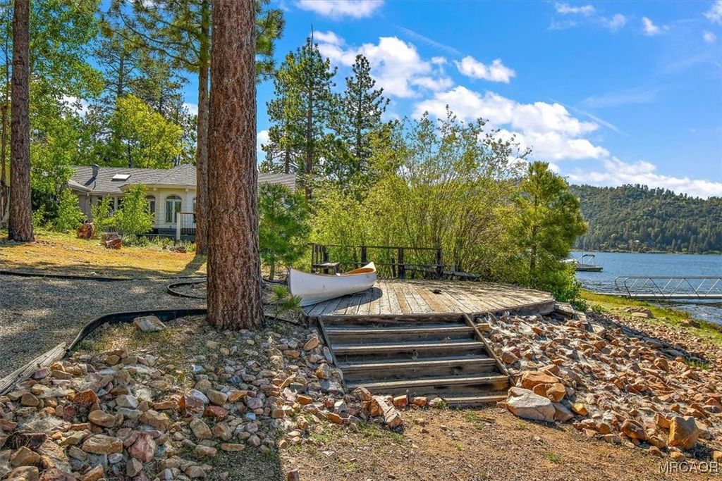 Photo of 39276 Waterview Drive, Big Bear Lake, CA 92315 (MLS # 32502513)