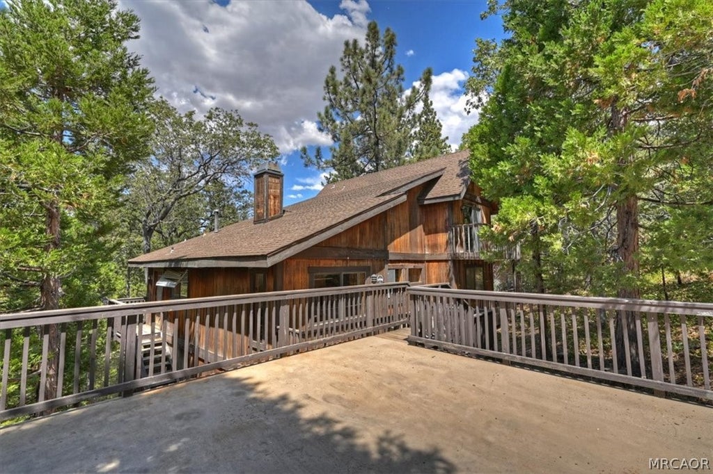 Photo of 983 Teakwood Drive, Lake Arrowhead, CA 92352 (MLS # 32602018)