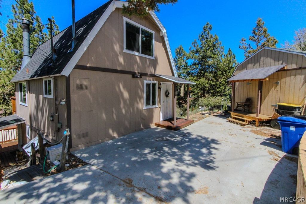 Photo of 136 Mann Drive, Big Bear City, CA 92314 (MLS # 32600997)