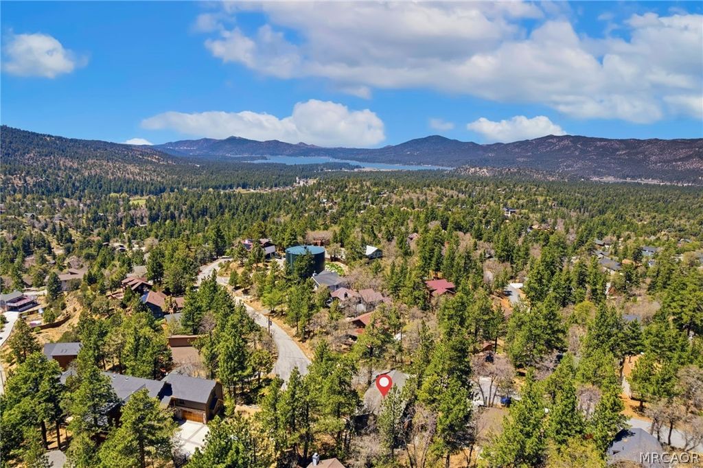 Photo of 1584 Wolf Road, Big Bear Lake, CA 92315 (MLS # 32600927)