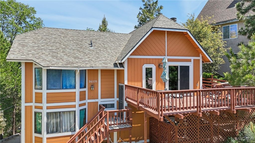 Photo of 26570 Kings Court, Lake Arrowhead, CA 92352 (MLS # 32600097)