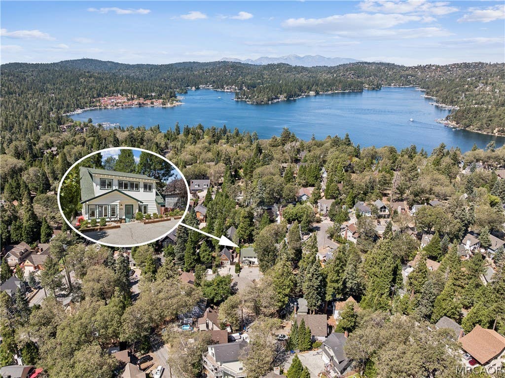 Photo of 378 Oak Drive, Lake Arrowhead, CA 92352 (MLS # 32602008)