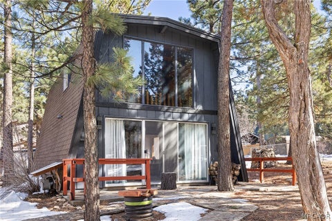 Photo of 189 Moreno Lane, Sugarloaf, CA 92386 (MLS # 32601215)