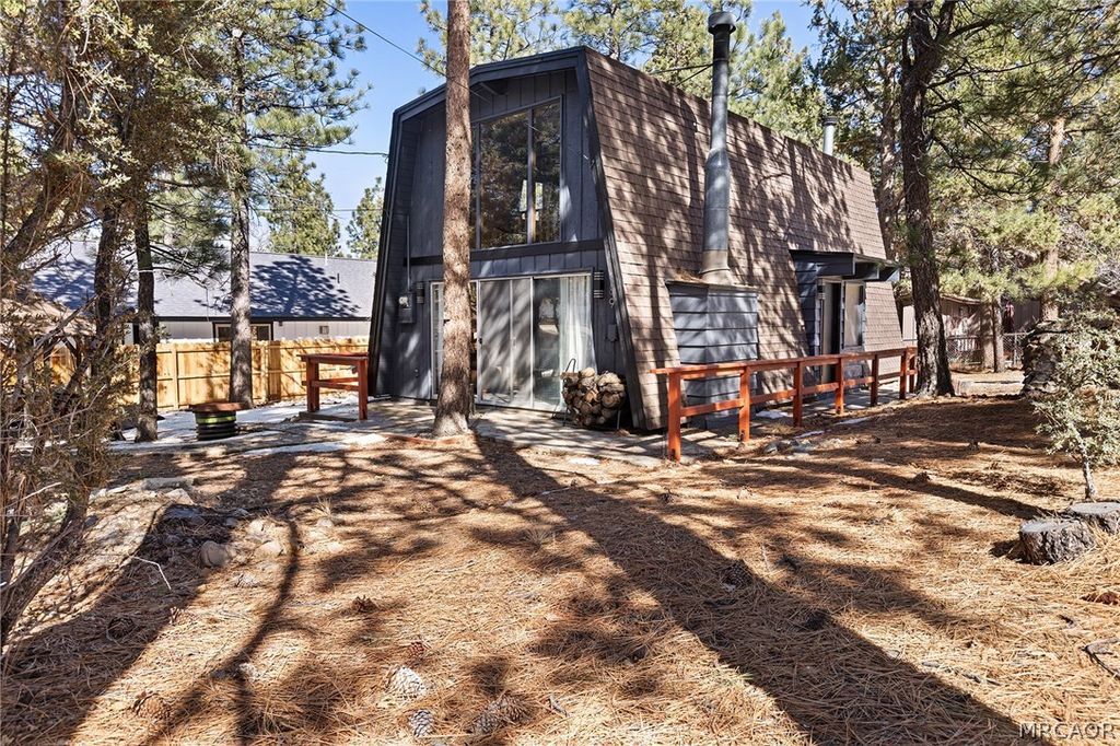 Photo of 189 Moreno Lane, Sugarloaf, CA 92386 (MLS # 32601215)