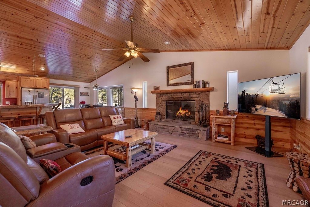 Photo of 189 Oriole Drive, Big Bear Lake, CA 92315 (MLS # 32600626)