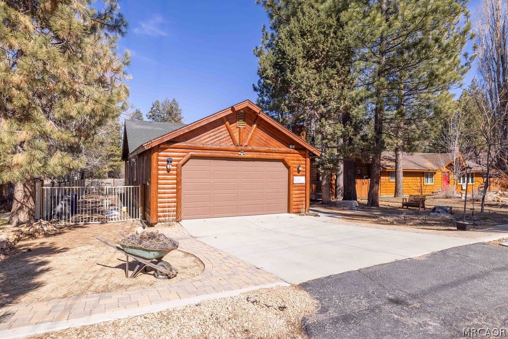 Photo of 189 Oriole Drive, Big Bear Lake, CA 92315 (MLS # 32600626)