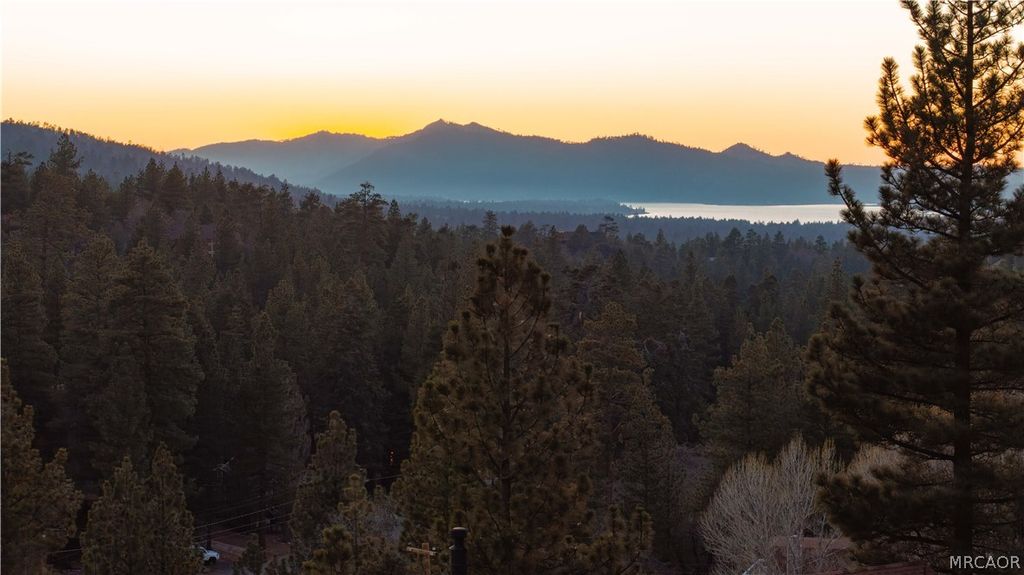 Photo of 43911 Yosemite Drive, Big Bear Lake, CA 92315 (MLS # 32600723)