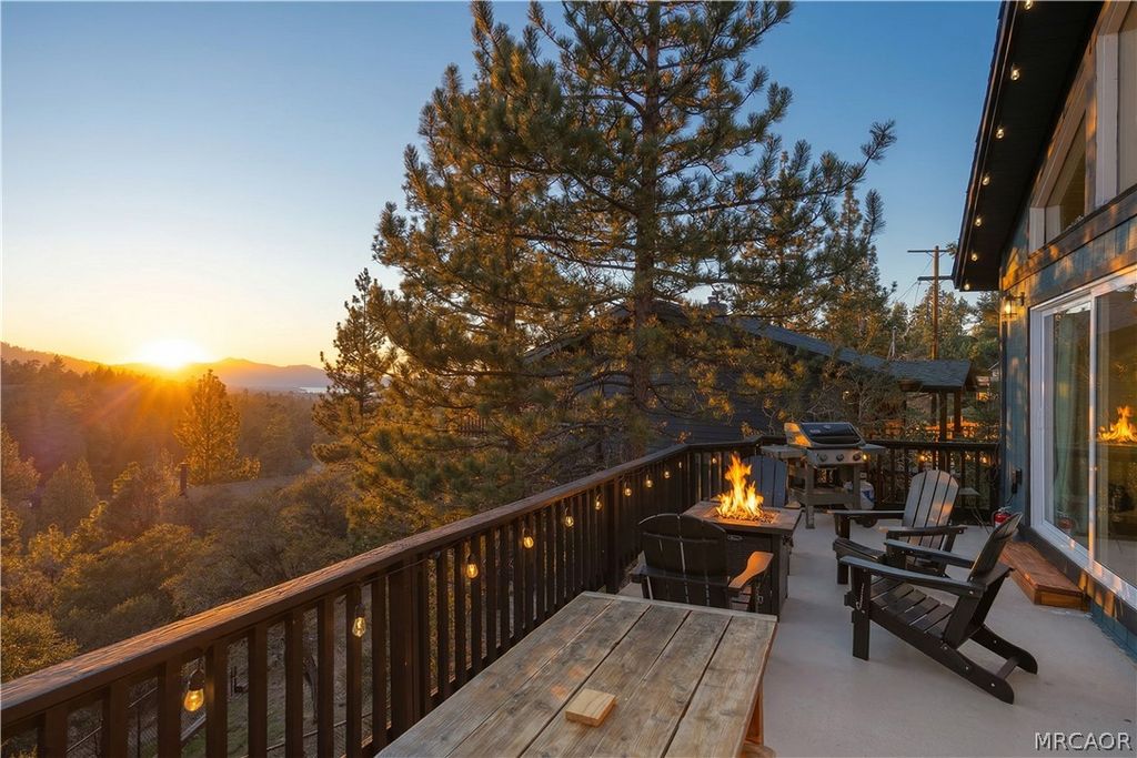 Photo of 43911 Yosemite Drive, Big Bear Lake, CA 92315 (MLS # 32600723)