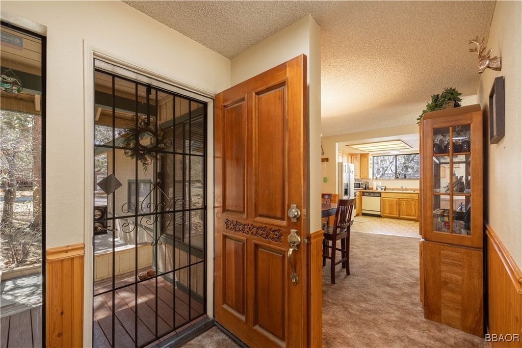 Photo of 793 Orange Avenue, Sugarloaf, CA 92386 (MLS # 32501102)
