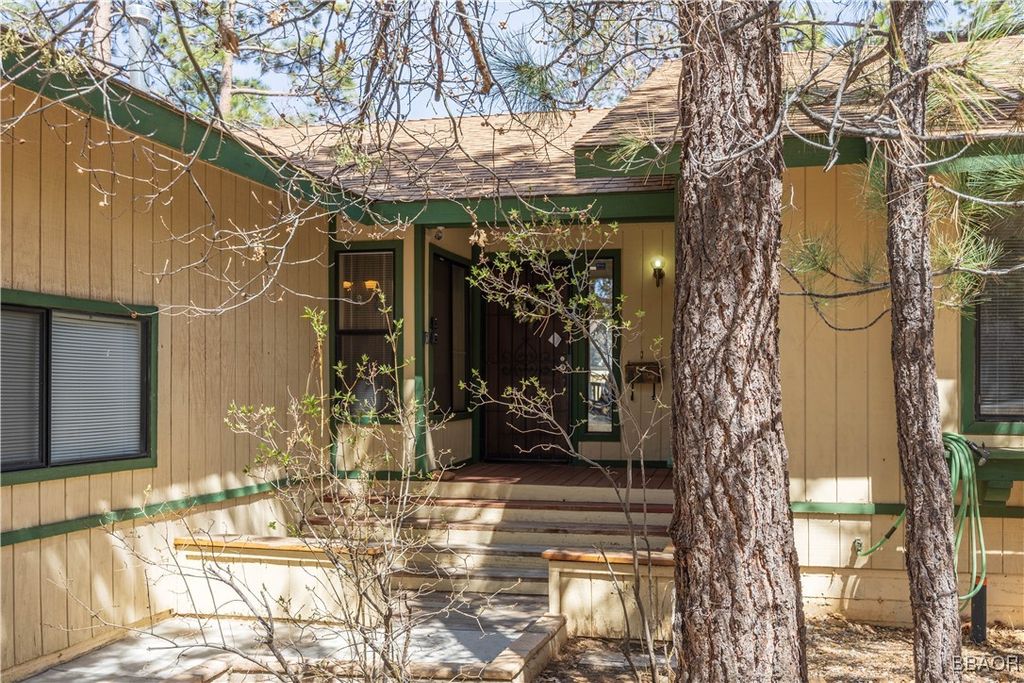 Photo of 793 Orange Avenue, Sugarloaf, CA 92386 (MLS # 32501102)