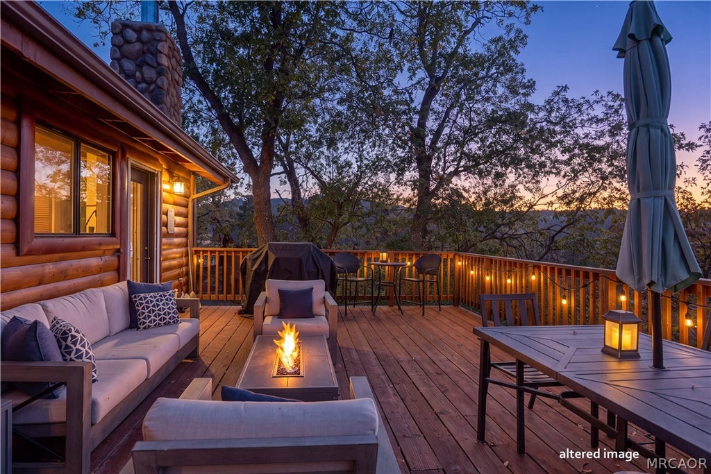 Photo of 1127 Crags Lane, Fawnskin, CA 92333 (MLS # 32602202)