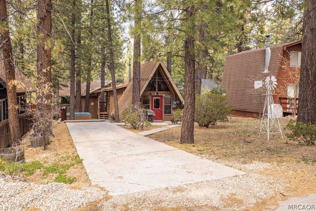 Photo of 42532 Willow Avenue, Big Bear Lake, CA 92315 (MLS # 32600797)