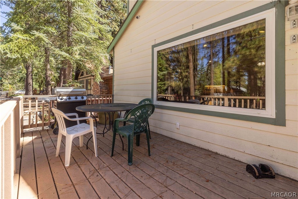 Photo of 42679 La Placida Avenue, Big Bear Lake, CA 92315 (MLS # 32602180)