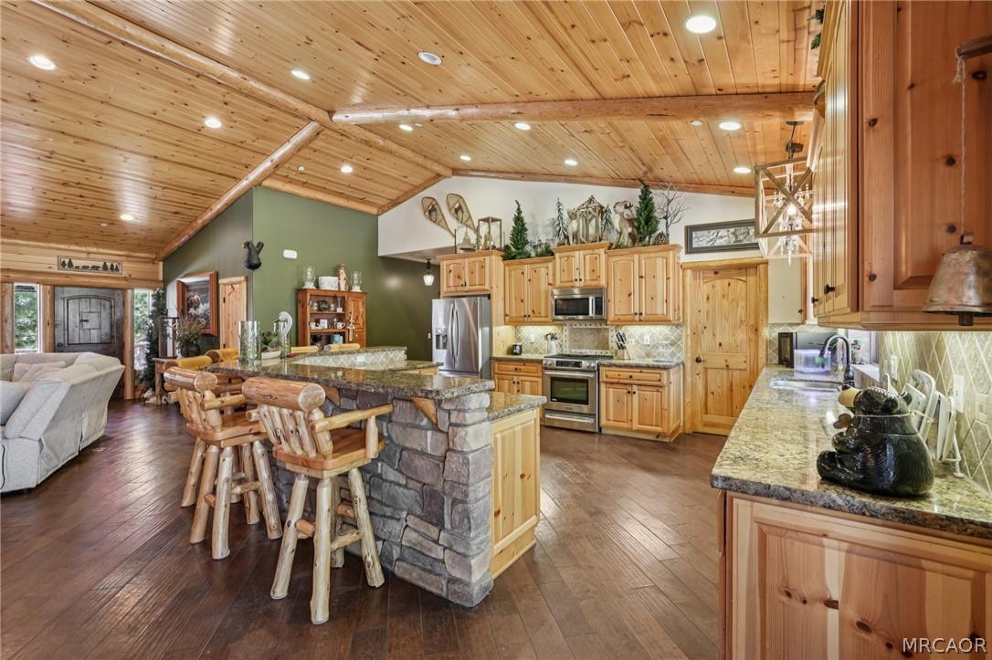 Big Bear City, California, 92314, United States, 4 Bedrooms Bedrooms, ,5 BathroomsBathrooms,Residential,Active,2025580