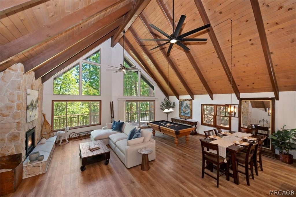 Photo of 260 El Dorado Drive, Lake Arrowhead, CA 92352 (MLS # 32601676)