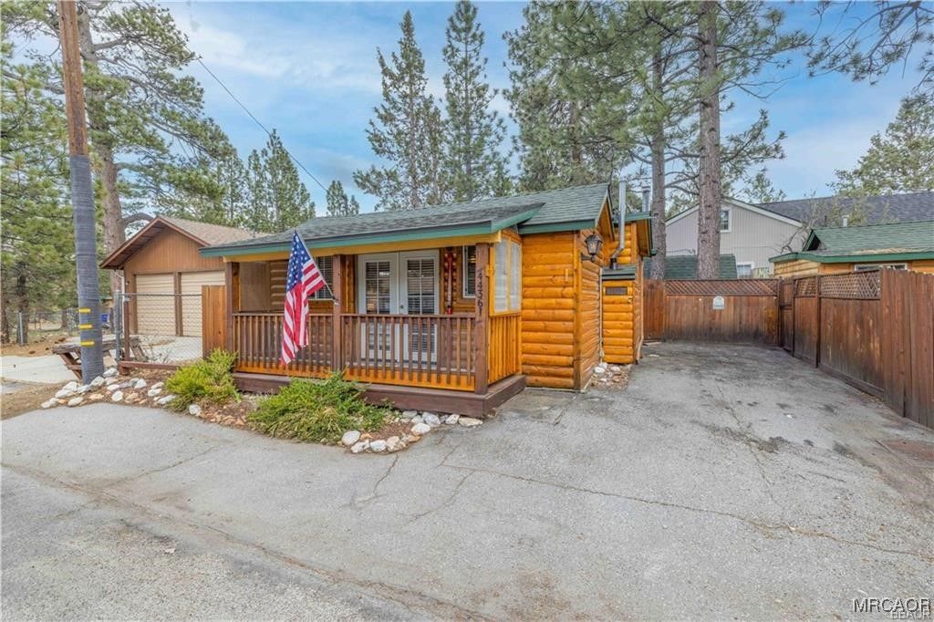 Photo of 44361 Silver Pine Road, Sugarloaf, CA 92386 (MLS # 32502711)