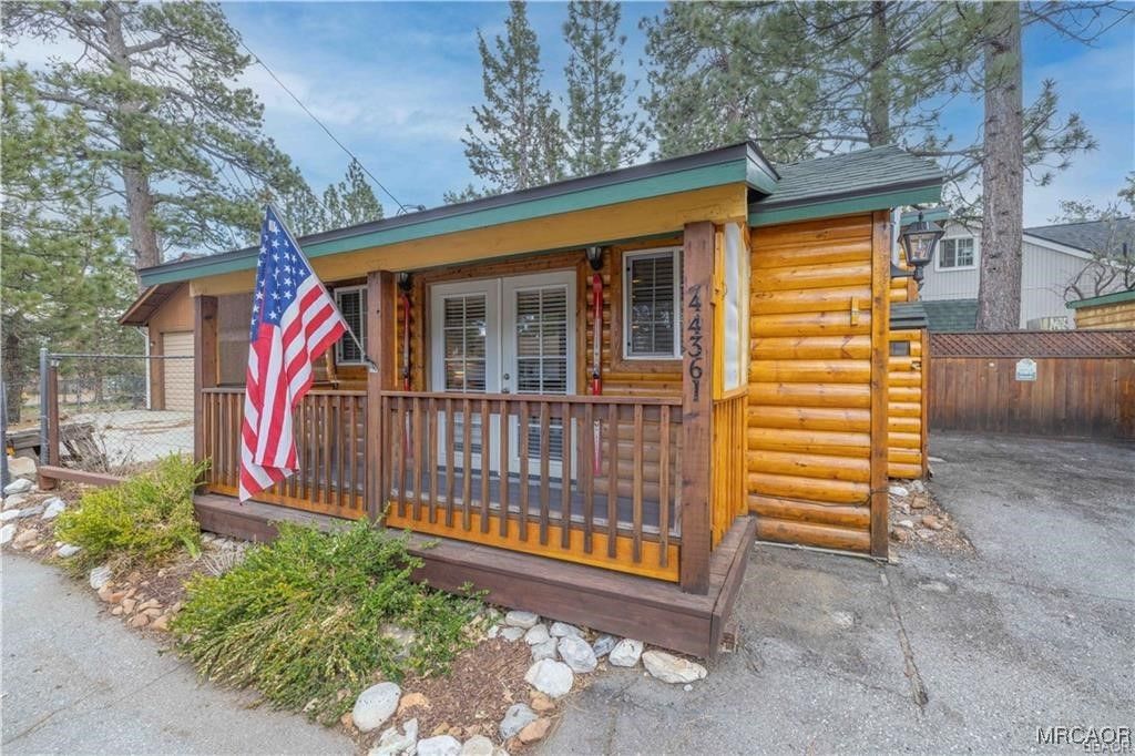 Photo of 44361 Silver Pine Road, Sugarloaf, CA 92386 (MLS # 32502711)