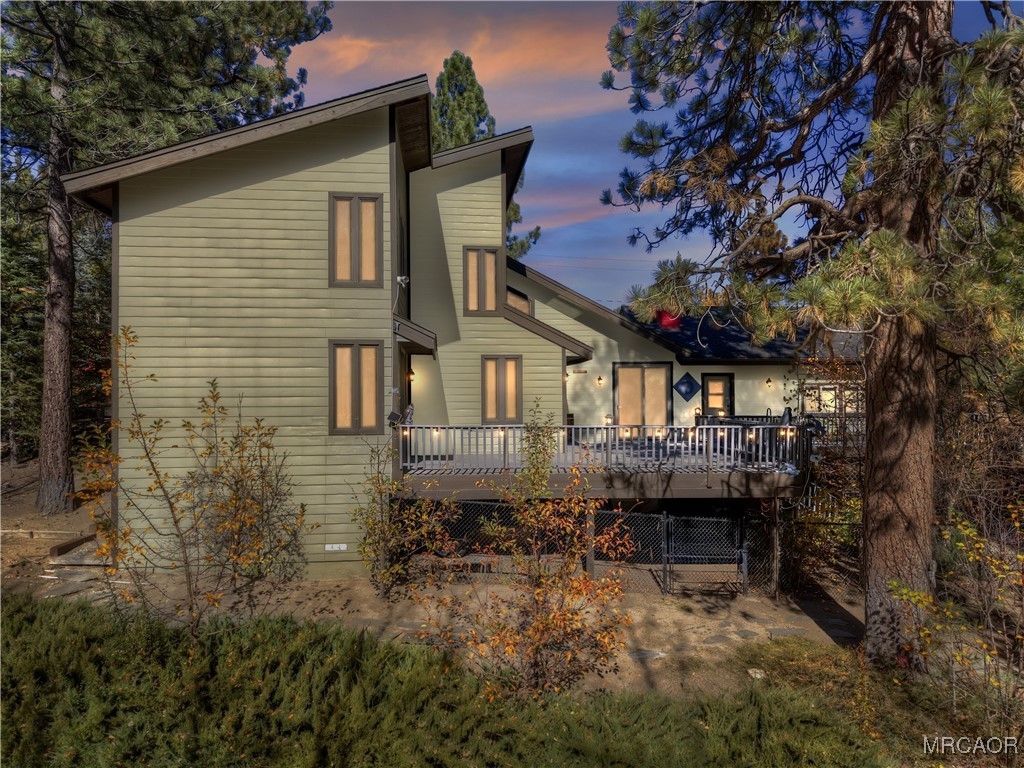 Photo of 39343 Aurora Road, Big Bear Lake, CA 92315 (MLS # 32502596)