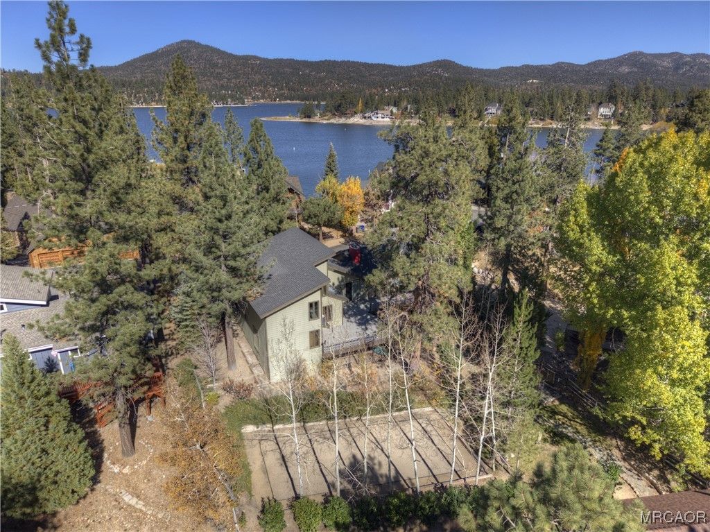 Photo of 39343 Aurora Road, Big Bear Lake, CA 92315 (MLS # 32502596)