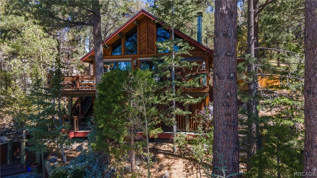 Photo of 845 Menlo Drive, Big Bear Lake, CA 92315 (MLS # 32600886)