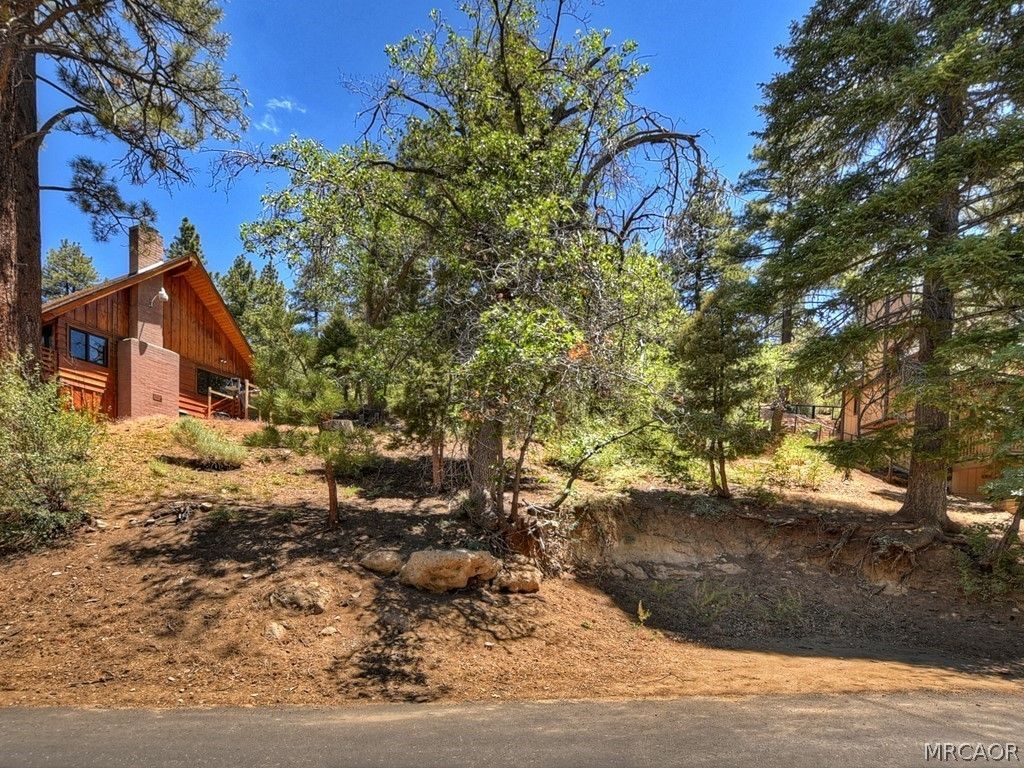 Photo of 43218 Sunset Drive, Big Bear Lake, CA 92315 (MLS # 32600670)
