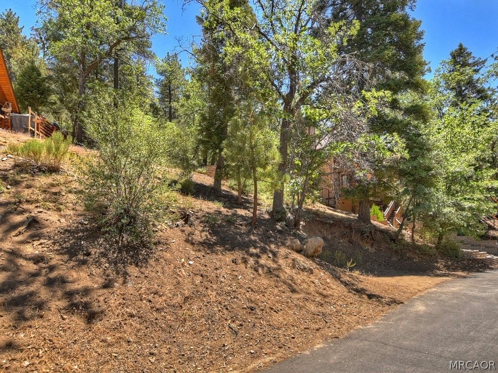Photo of 43218 Sunset Drive, Big Bear Lake, CA 92315 (MLS # 32600670)