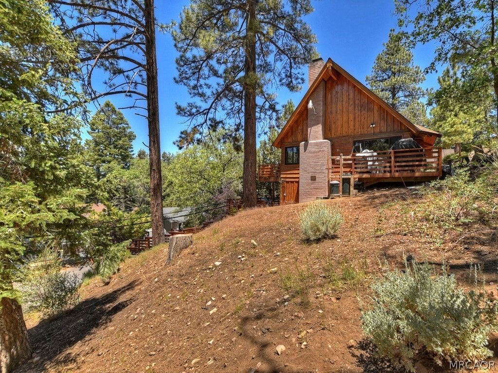 Photo of 43218 Sunset Drive, Big Bear Lake, CA 92315 (MLS # 32600670)