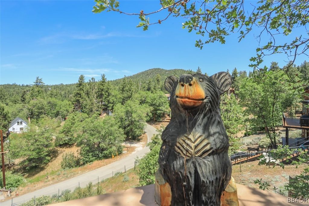 Photo of 1127 Crags Lane, Fawnskin, CA 92333 (MLS # 32501485)