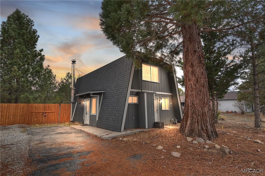 Photo of 236 E Cinderella Drive, Big Bear City, CA 92314 (MLS # 32502710)